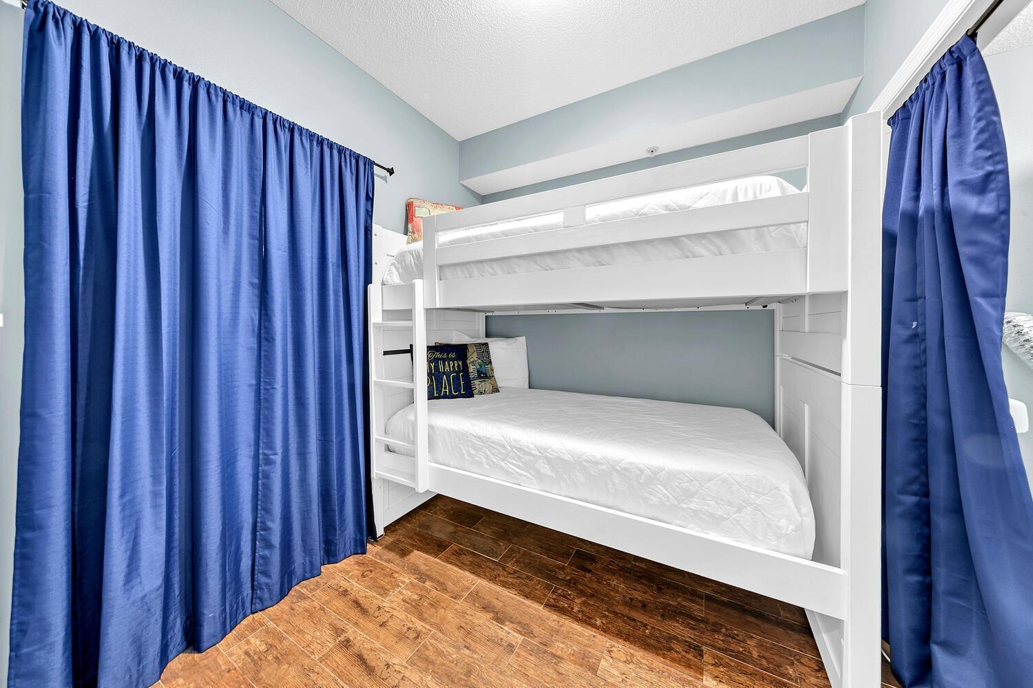 Majestic Towers 1-1803 Apartment *